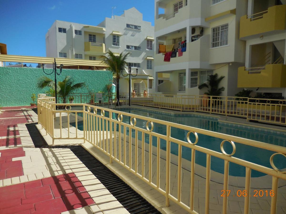 Les Camelias Ground Floor Apartment Flic en Flac Exterior photo