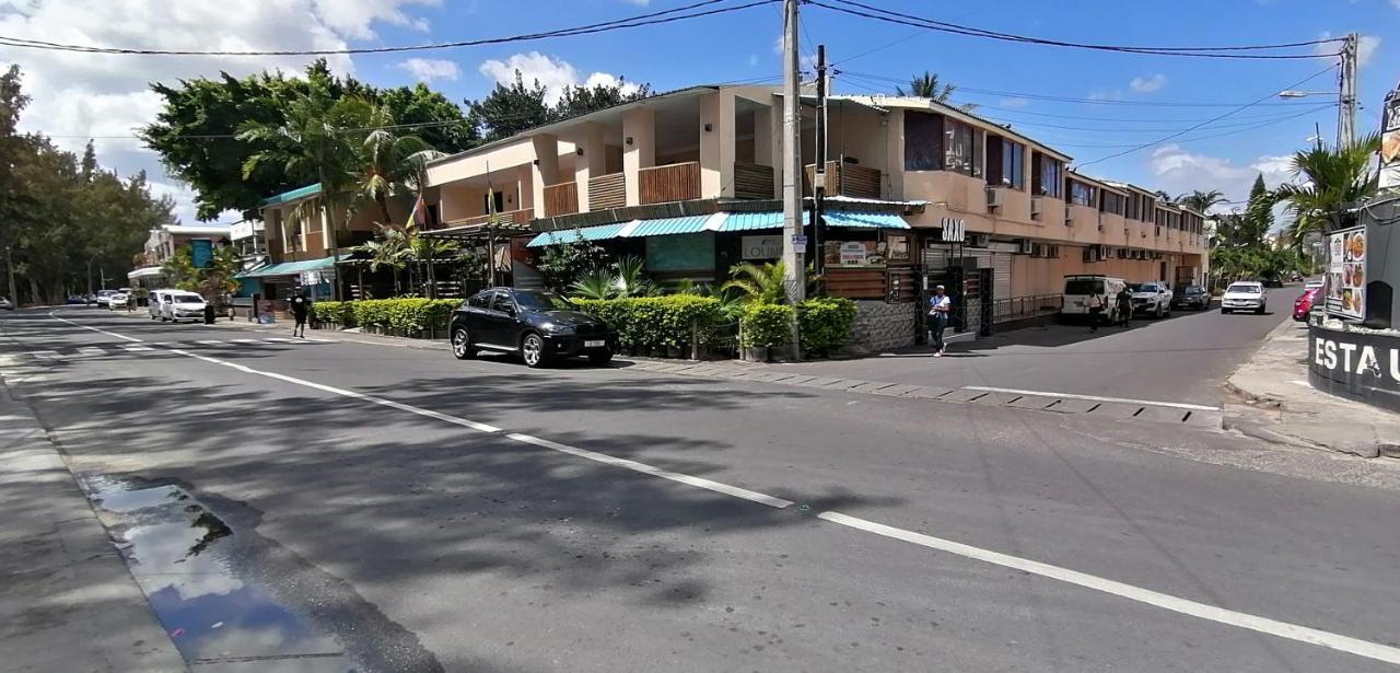 Les Camelias Ground Floor Apartment Flic en Flac Exterior photo