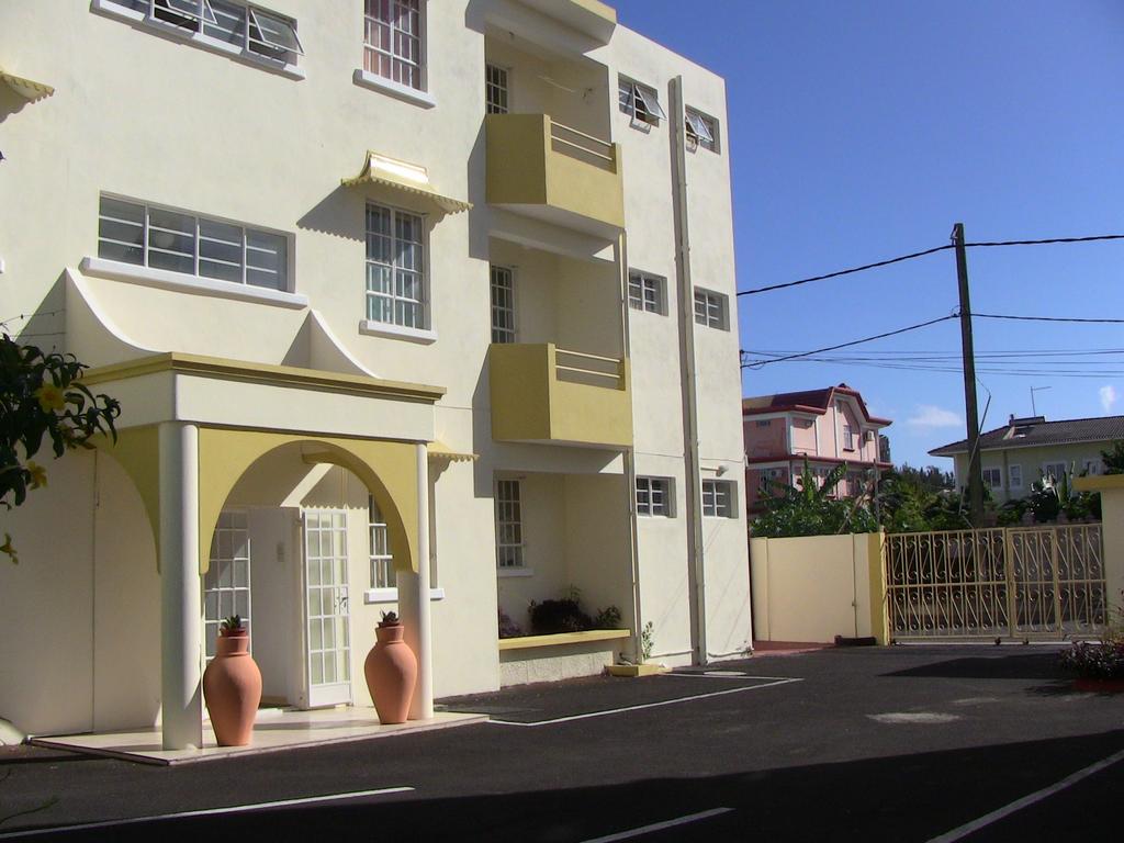 Les Camelias Ground Floor Apartment Flic en Flac Exterior photo